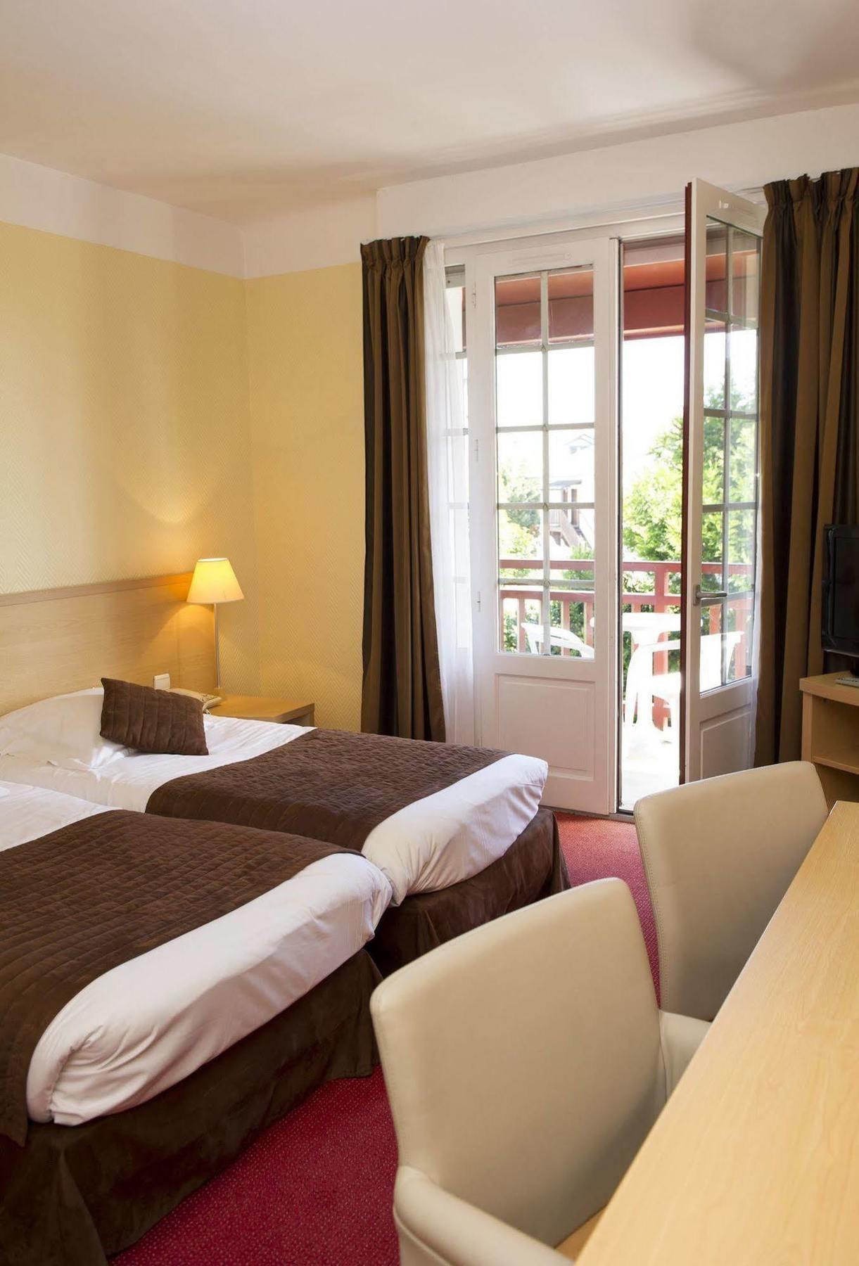 Hotel & Residence Vacances Bleues Orhoitza Hendaye Bagian luar foto