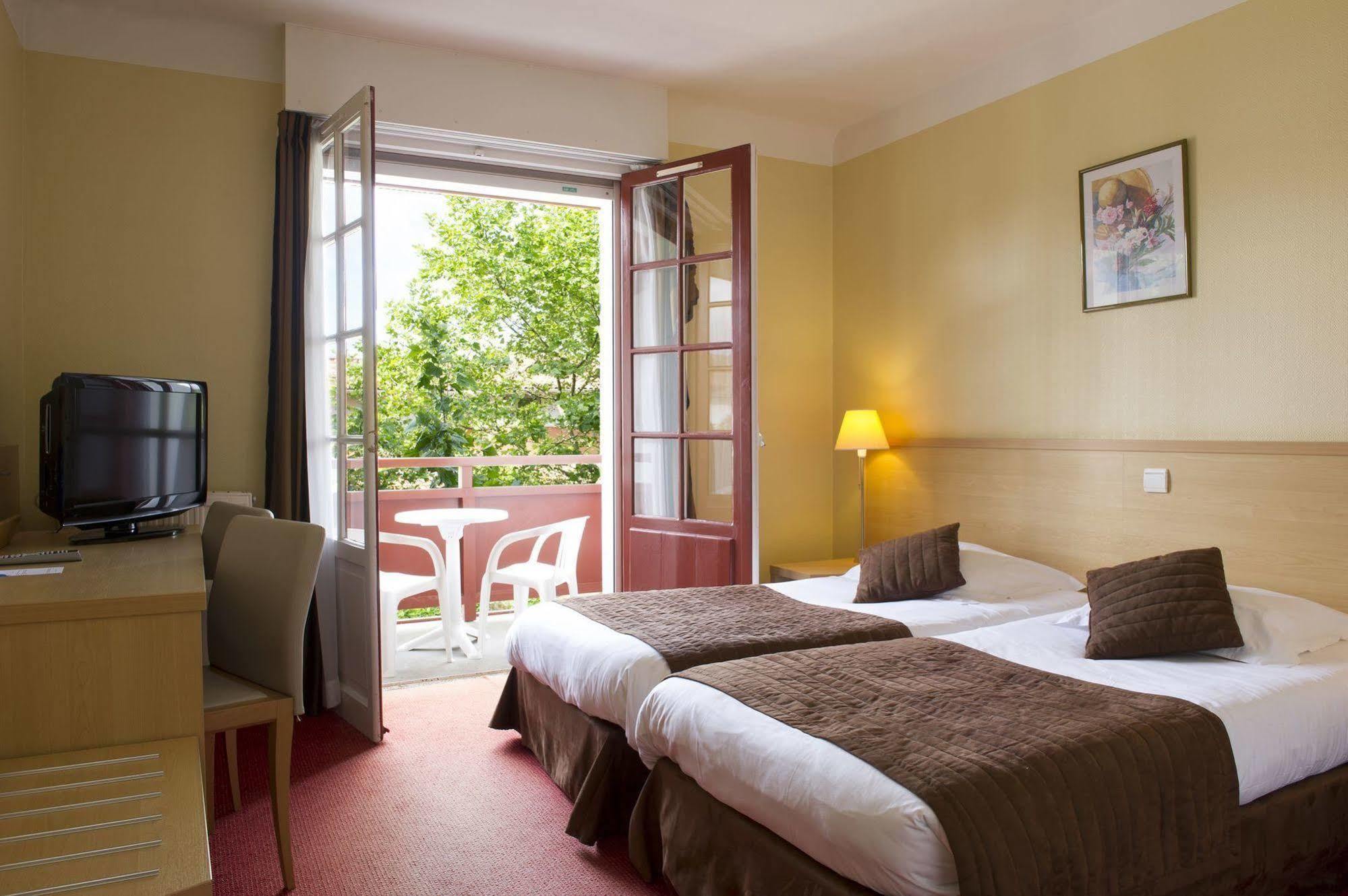 Hotel & Residence Vacances Bleues Orhoitza Hendaye Bagian luar foto